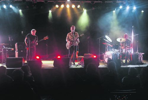 Stets bemüht: The Base beim Versuch, den Spielboden zu rocken. VN/HF
