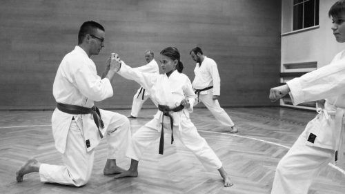 Trainiert wird im Stil des traditionellen Shotokan Karate. Sarah Bernardi