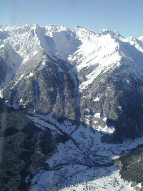 Unterhalb der Gweilspitze wird eine Lawinenverbauung errichtet.