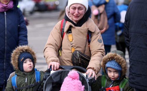 Verzweiflung an der rumänischen Grenze: Hunderttausende Ukrainer mussten ihr Land schon verlassen. RTS