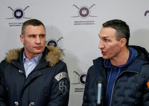 Wladimir (l.) und Vitaly Klitschko sind offenbar zum Äußersten bereit. Reuters