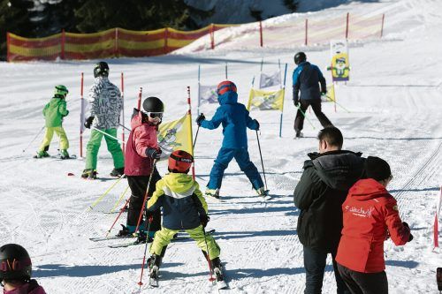 Die Schulskitage machen viele Kinder mit dem Skifahren vertraut. Mathis