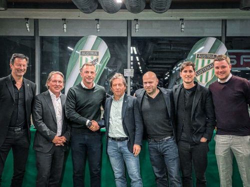 Ahmet Schäfer (3.v.l.), Geschäftsführer von Kooperationspartner Core Sports Capital, wird neuer Aufsichtsratsvorsitzender von Austria Lustenau. SCA