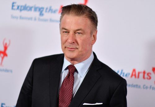 Alec Baldwin steht mit seinem Bruder William vor der Kamera.  AFP