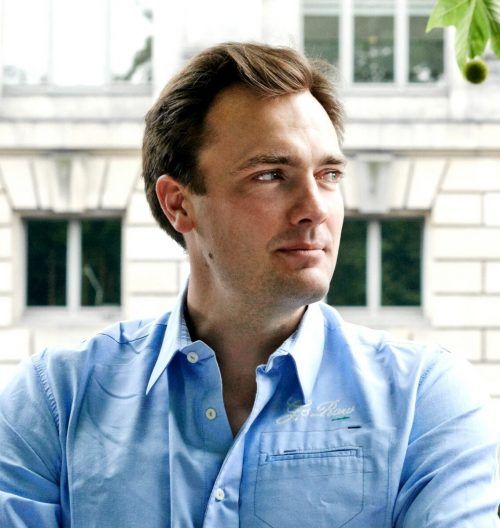 Alexander Graf wird gerne als „E-Commerce-Papst“ bezeichnet. Er ist nicht nur Unternehmer, sondern auch Herausgeber des Blogs Kassenzone. graf