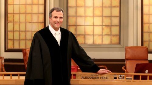 Alexander Hold hat bei Sat.1 nach eigenen Angaben bis Ende 2012 2500 Folgen der Show gedreht.  Sat1