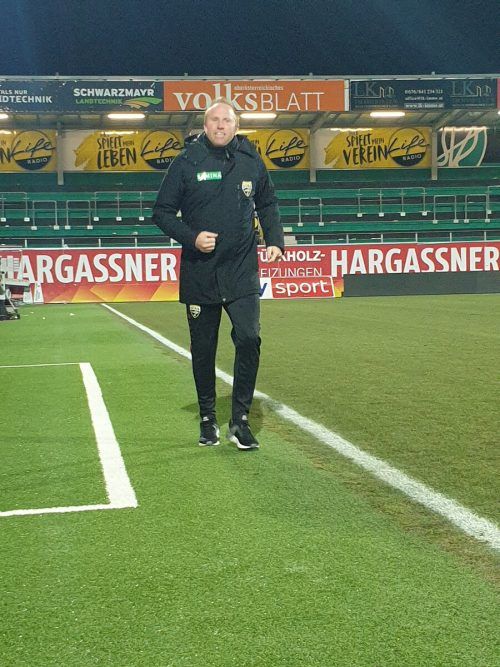 Allein im Stadion löste Ludovic Magnin seine Wette ein. SCRA