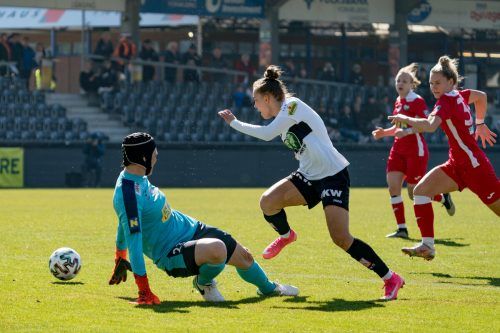 Altachs U-17-Nationalspielerin Linda Natter bei einem der vielen Angriffe, die letztendlich nicht zu einem Torerfolg führten. VN-Stiplovsek