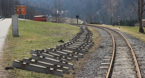 Am Gleiskörper werden derzeit die umfangreichsten Arbeiten in der Geschichte der Bregenzerwälder Museumsbahn durchgeführt. sTP/2