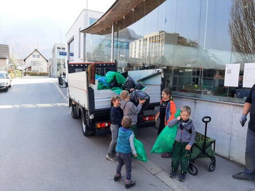 Auch viele Kinder halfen mit, die Hohenemser Landschaft von Müll zu befreien. Stadt