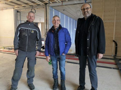 Auf der Baustelle: Polier Reinhard Jochum, Josef Maurer und Hanno Metzler.