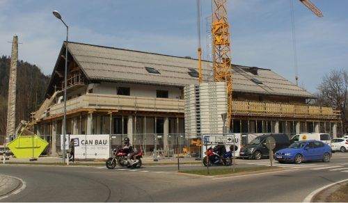 Beim Gasthaus Pension Ritter in Andelsbuch-Bersbuch, gegenüber dem Bähnle-Bahnhof Schwarzenberg, wird groß aufgerüstet.