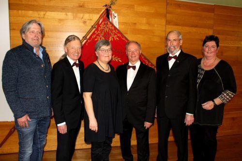Bgm. Frank Matt, Chronist Konrad Fessler, Chorleiterin Brigitte Dünser, Obmann Peter Rädler, Fähnrich Nobert Troy und Kulturreferentin Petra Rührnschopf.