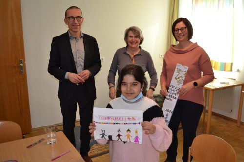 Caritasdirektor Walter Schmolly mit Leiterin Ingrid Sonderegger und Bürgermeisterin Katharina Wöß-Krall. Caritas Vorarlberg