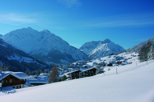 Das Kleinwalsertal hat im Vergleich mit der Saison 2019/20 mit einem Minus von 18,2 Prozent der Nächtigungen bislang am besten aufgeholt. KT