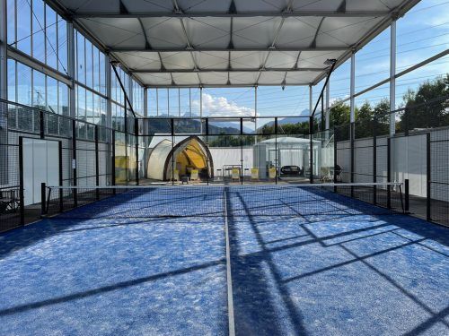 Das Spielfeld misst eine Größe von 15 mal 30 Meter und ist somit etwas kleiner als beim Tennis. VN/TK