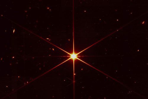 Das von der Nasa veröffentlichte Testbild zeigt die stacheligen Strahlen eines Sterns.