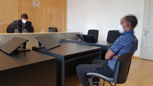 Der Angeklagte zeigte sich über das Urteil und den angeblich fehlenden Respekt ihm gegenüber empört.  eckert