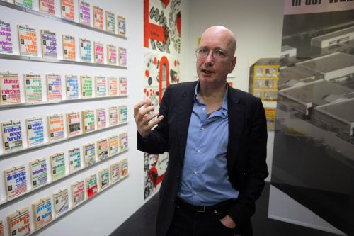 Der Kunsthistoriker und Publizist Tom Holert ist Kurator der Ausstellung „Bildungsschock“, die vom VAI adaptiert wurde.  VN/Hartinger