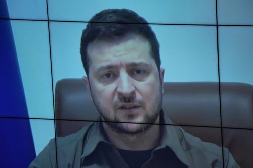 Der ukrainische Präsidenten Wolodymyr Selenskyj wird nicht, wie hier auf einer Videoleinwand im deutschen Bundestag, vor dem Nationalrat sprechen. APA/Kappeler