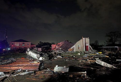 Der Wirbelsturm hat zahlreiche Häuser beschädigt oder zerstört.  Reuters