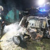 Brennender Traktor im Stall