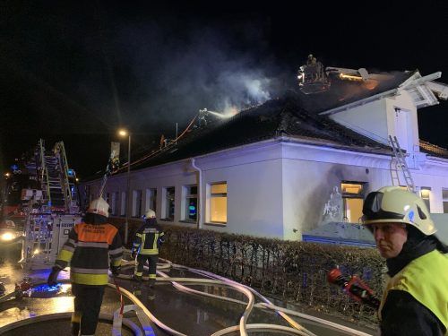 Die Brandstiftung in Bregenz führte zu einem Großeinsatz der Feuerwehr.  vol.at/pletsch