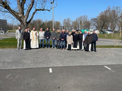 Die feierliche Segnung des Parkplatzes „Kloster Mehrerau“ mit Partnern und Mitbrüdern.  Kloster Mehrerau