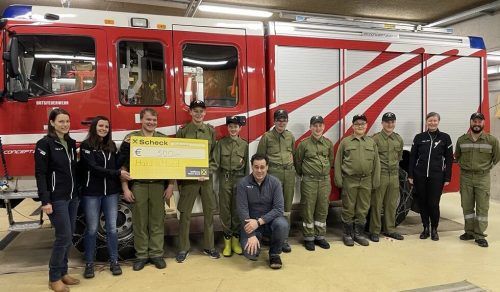 Die Feuerwehrjugend Mellau sammelte im Rahmen der Friedenslichtaktion für den Verein Hand in Hand.