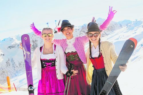 Die Freude an der Tracht und der Spaß am Skifahren stehen bei der Dirndl Ski Gaudi im Vordergrund. birgit riedmann