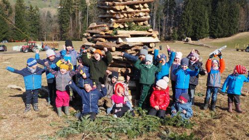 Die Freude war groß bei den kleinen Baumeistern in Dafins, und so stand der Kinderfunken seinem großen Bruder in nichts nach. CEg
