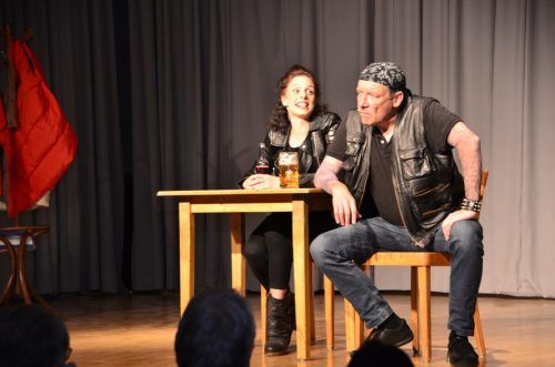 Die Kabarettisten Stefan Vögel und Anna Gross sorgten für einige Lacher. DOB