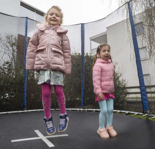 Die Kinder finden schnell wieder zum Spaß zurück.