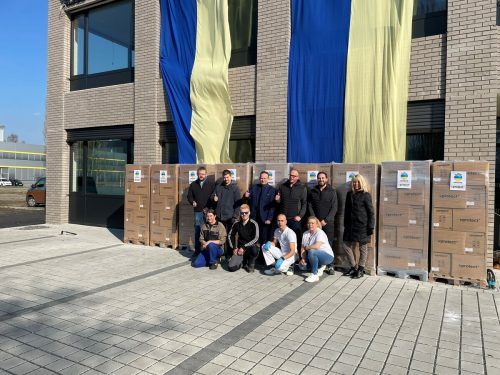 Die Lustenauer Grabher Group spendet heimisch produzierte Schutzmasken an die Ukraine. Diese wurden am Freitag verladen und verschickt.  grabher