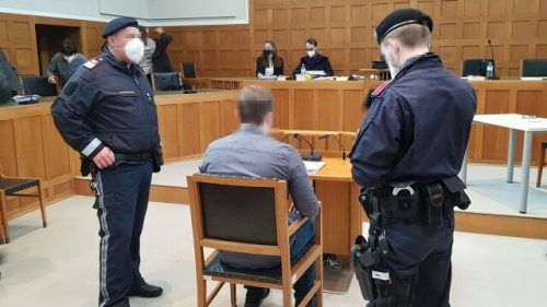 Die Verhandlung im Schwurgerichtsaal wurde vertagt. eckert