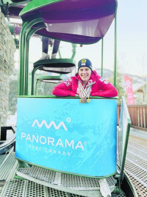Drei Mal Gold, zwei Mal Silber. Magdalena Egger räumte bei der Junioren-WM in Panorama fünf Medaillen ab. ÖSV