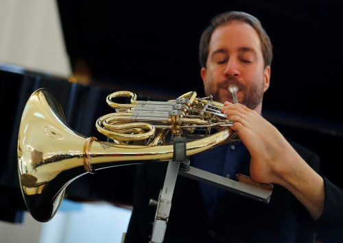 Felix Klieser entlockte dem Horn kraftvolle Töne.  Reuters