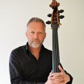 Bassist Bernd Konzett bereichert das Konzertleben. »D4
