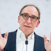 Regierung schärft nach FFP2-Maske muss wieder in Innenräumen getragen werden.