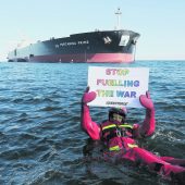 Antikriegsprotest im Meer