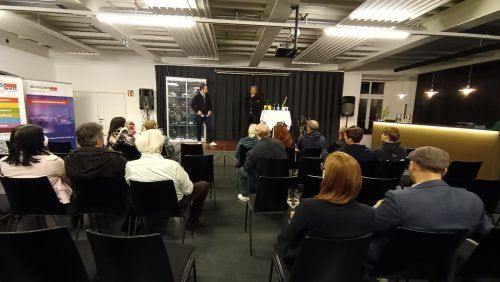 Florian „Doc“ Kaps und Christian Lutz von „The Impossible Project“ begeisterten in der Museumswelt. HE