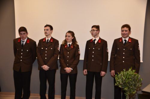 Fünf Feuerwehrler wurden anlässlich der Jahreshauptversammlung angelobt. DOB