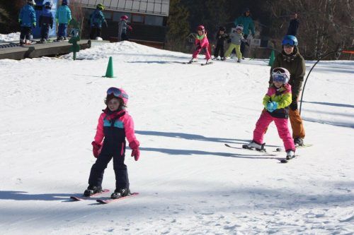 Für viele der Kinder war es das erste Mal, dass sie auf Skiern oder auf dem Rodel unterwegs waren.
