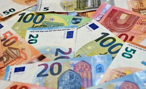 Einige Seniorenverbände haben Coronahilfen erhalten. Nun wird geprüft, ob das Geld zurückgezahlt werden muss. APA/DPA