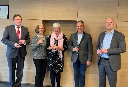 Gerhard Bednarsky, Elisabeth Prath, Christa Csar und Bernhard Holper vom Bauunternehmen Prath mit Rhomberg-Bau-Eigentümervertreter Hubert Rhomberg (2. v. r.). rhomberg