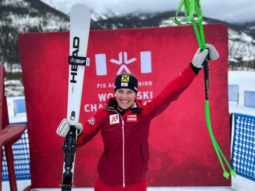 Groß waren die Erleichterung und auch der Jubel bei Magdalena Egger die ein zweites Mal Abfahrtsgold bei einer Junioren-Ski-WM gewann. ÖSV-Schrammel