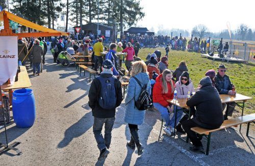 Großer Andrang spendenfreudiger Besucher bei der Funkenbande Fußach.