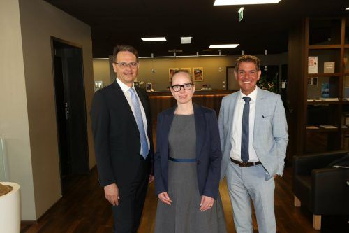 Günter Gorschek (Sparkasse), Daniela Langridge (Volksbank) sowie Günter Ender (Raiba).