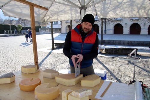 Gut gelaunt beim Start des Hörbranzer Wochenmarkts.
