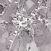 Mit der Kirche ums Dorf. Das 1950er-Jahre-Luftbild-Quiz